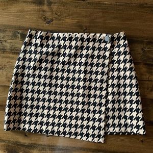 NWT Alice and Olivia mini skirt, size 8